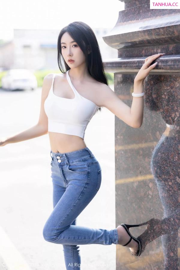   [XiuRen]高清写真图 2023.12.08 No.7781 苏苏阿 时尚牛仔裤第11张图片